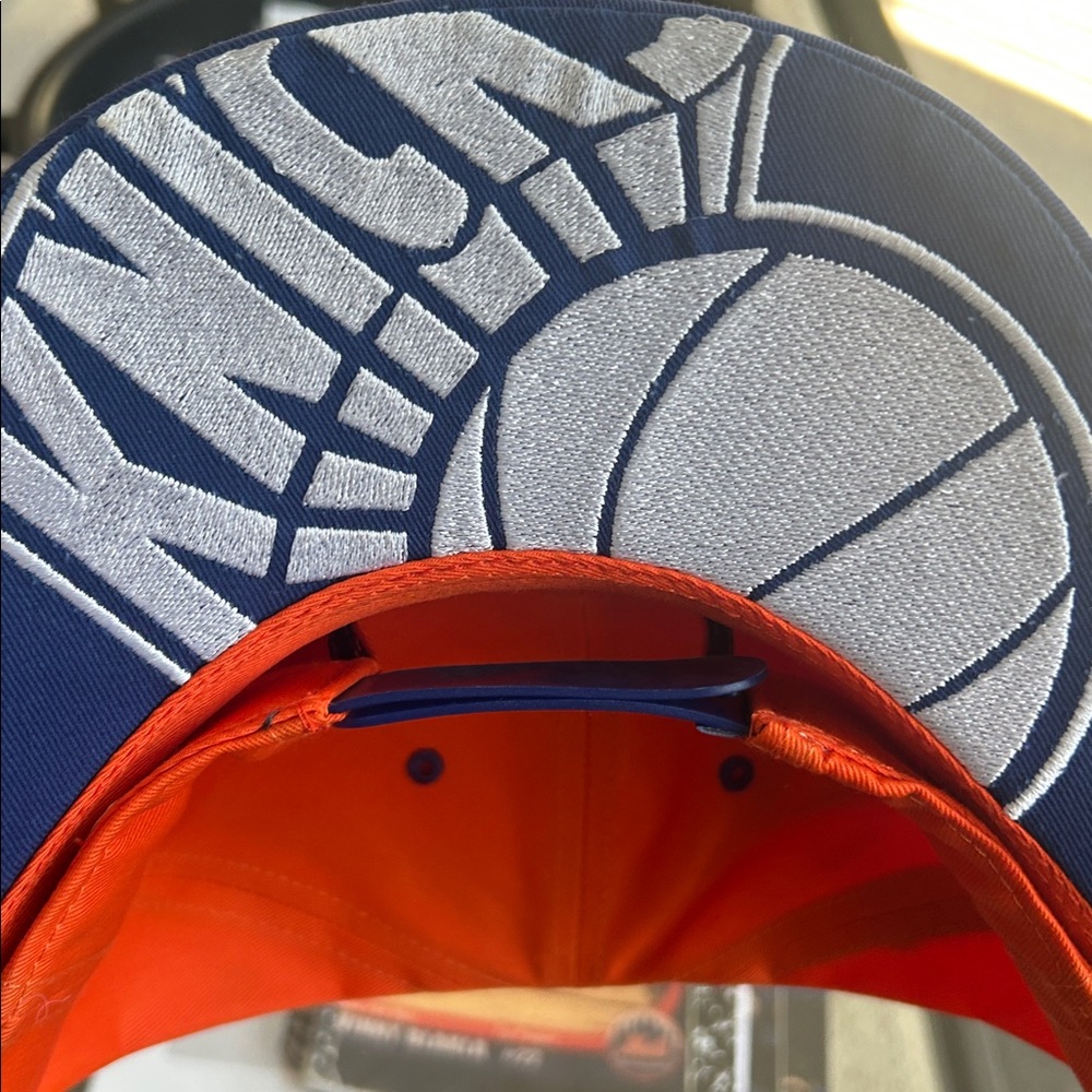 Knicks SnapBack hat - Picture 3 of 3